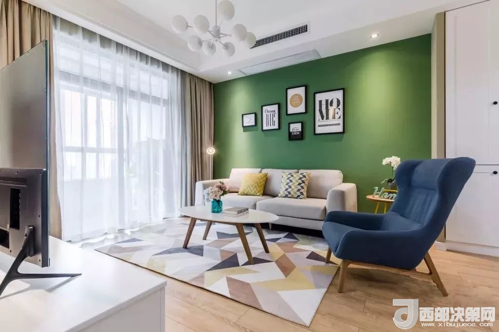 沙發(fā)背景墻選對裝飾畫，才能美了整個客廳空間！