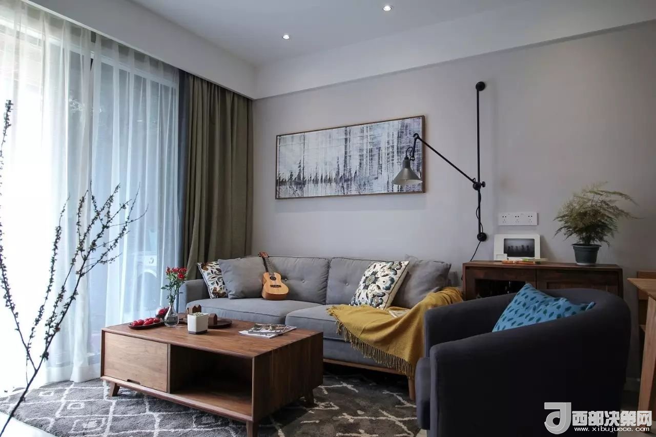 沙發(fā)背景墻選對裝飾畫，才能美了整個客廳空間！