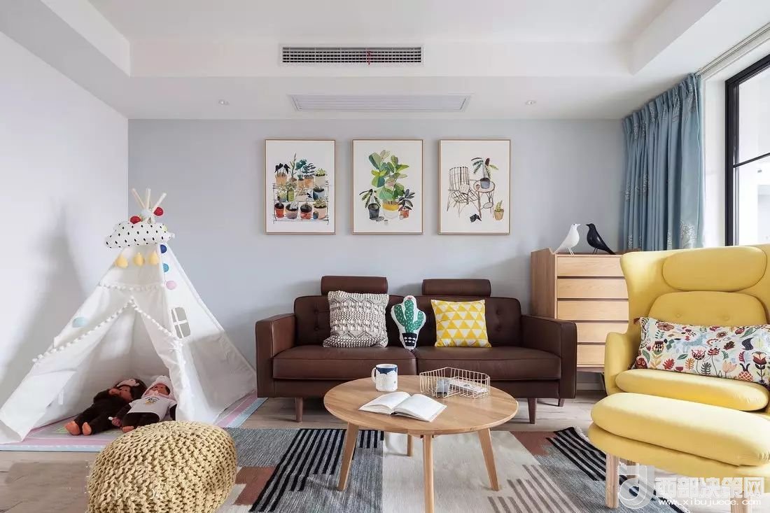 沙發(fā)背景墻選對裝飾畫，才能美了整個客廳空間！