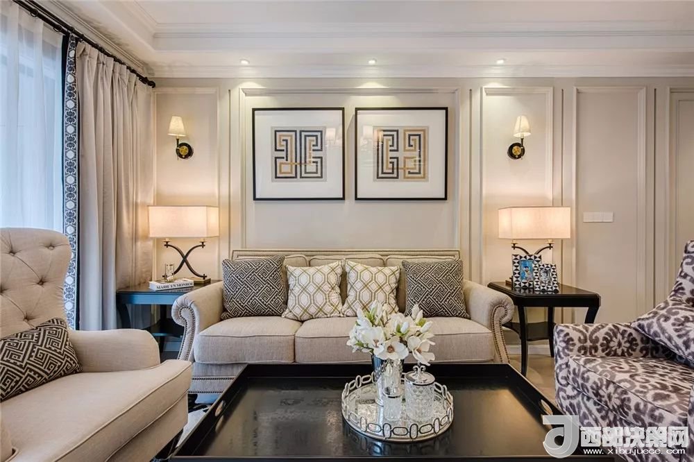 沙發(fā)背景墻選對裝飾畫，才能美了整個客廳空間！