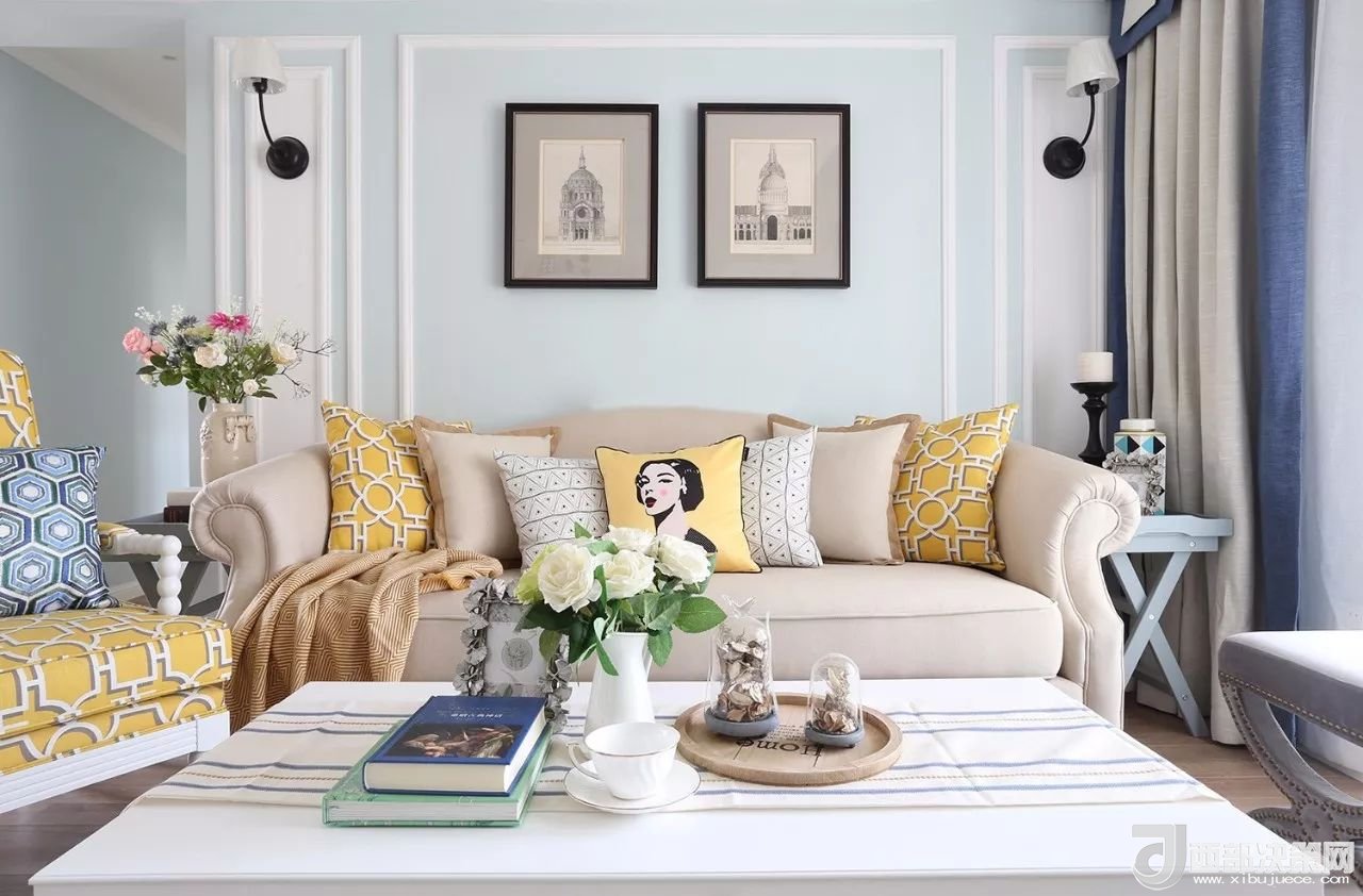 沙發(fā)背景墻選對裝飾畫，才能美了整個客廳空間！