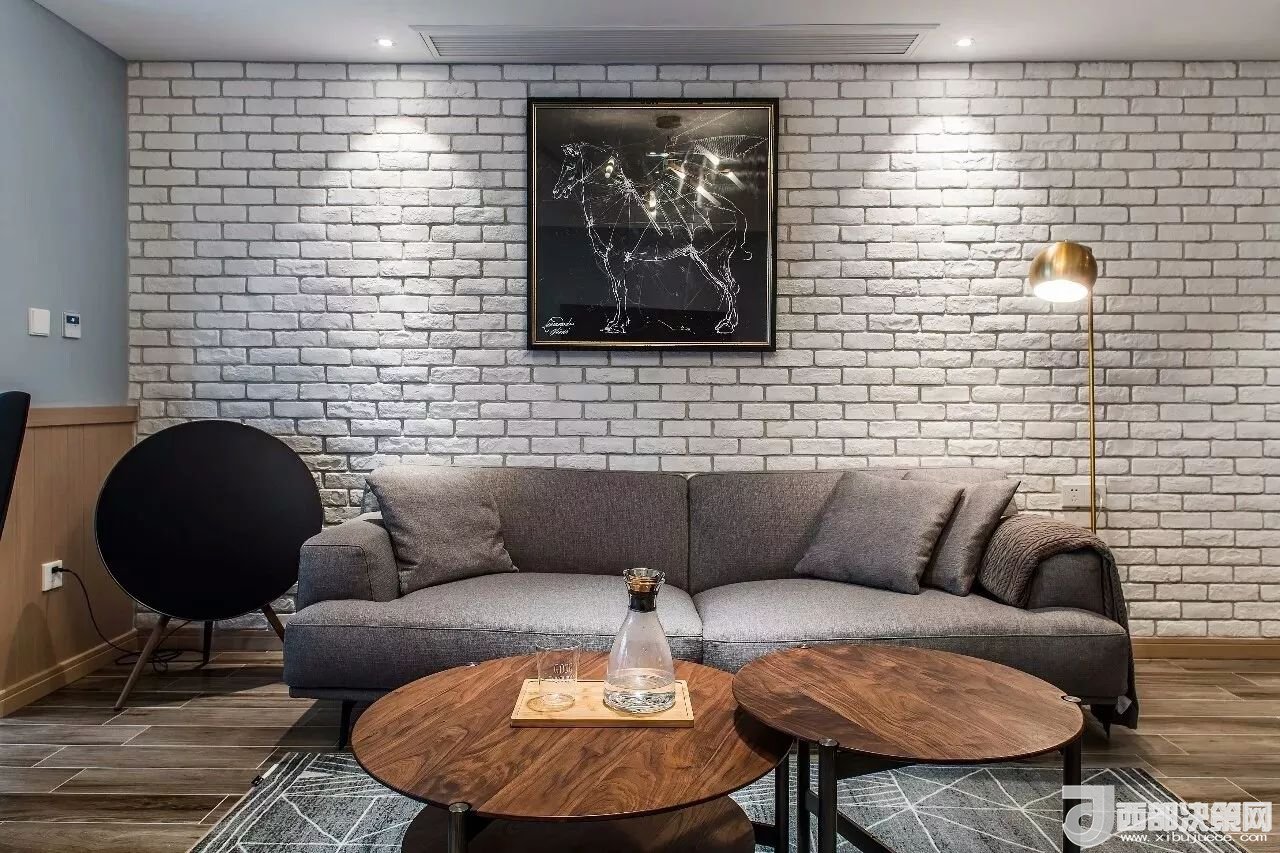 沙發(fā)背景墻選對裝飾畫，才能美了整個客廳空間！