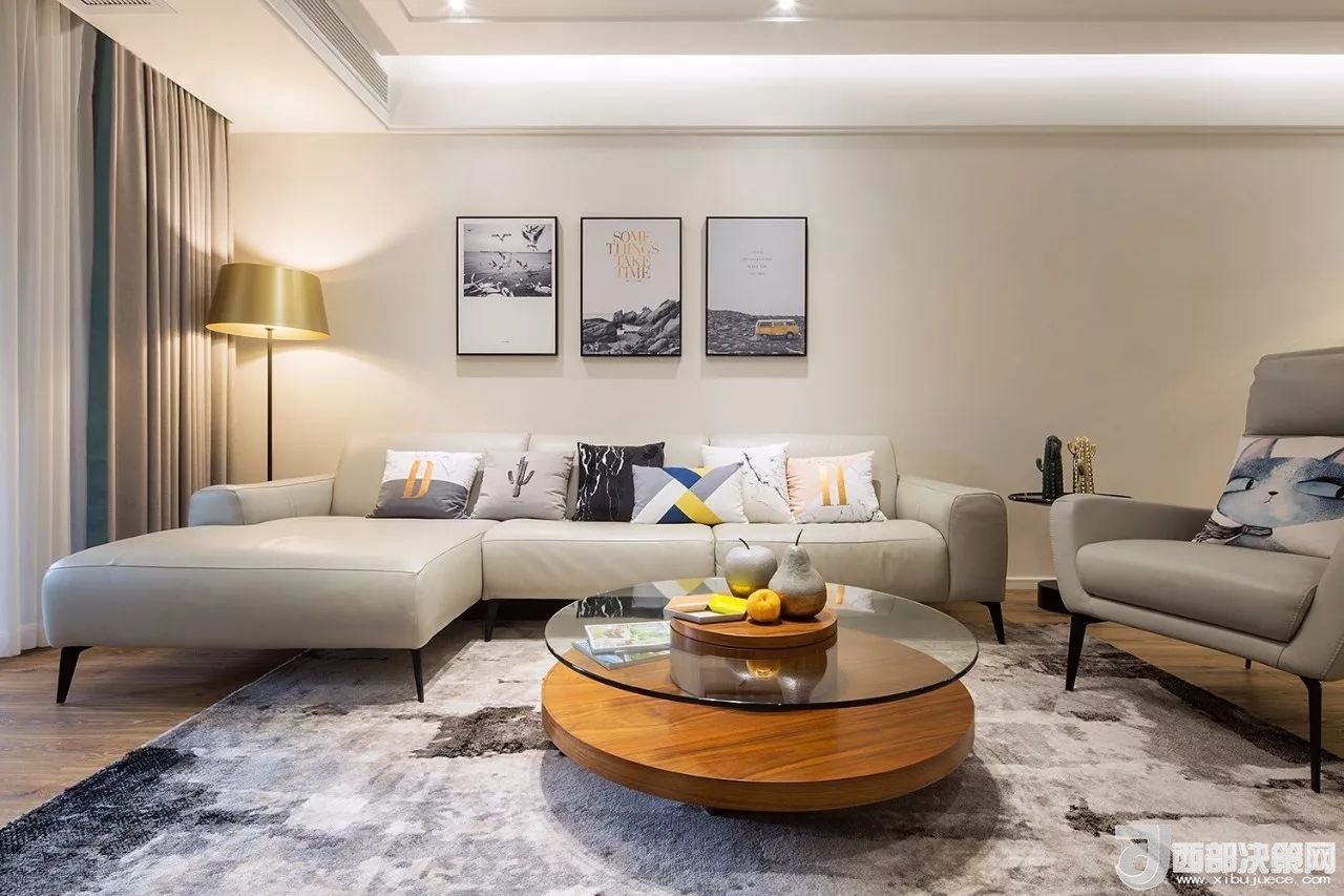 沙發(fā)背景墻選對裝飾畫，才能美了整個客廳空間！