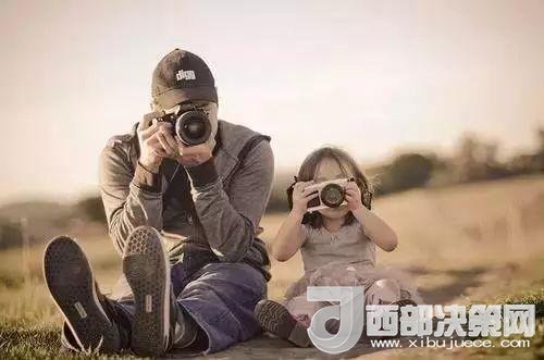 “曾子殺豬”故事在前，最近又有《父母說好考了90分就去看海，被爽約后女孩離家出走》新聞在后。父母如果自己的行為“打臉”了，又怎么能在孩子面前掌握教育的主動權(quán)。