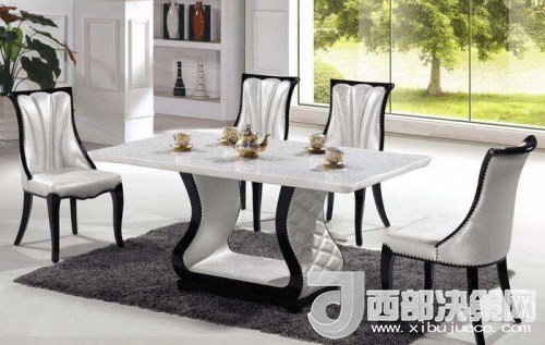 喜歡白色餐桌 但椅子該如何搭配？