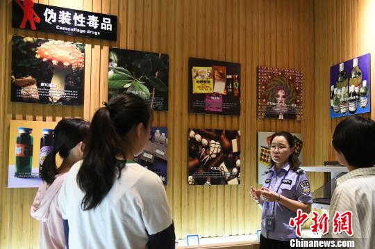 山西省司法行政戒毒系統(tǒng)積極面向社會開展禁毒警示教育?！　　⊥踅ㄜ?攝