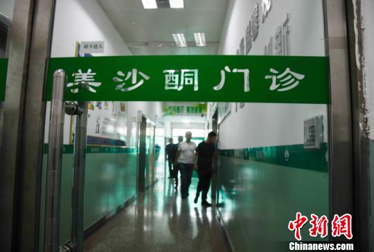 有數(shù)據顯示，十年來，山西省司法行政戒毒系統(tǒng)累計收治戒毒人員總數(shù)6萬余人。截至目前，在冊強制隔離戒毒人員、自愿戒毒人員、戒毒康復人員、美沙酮維持治療人員共1.2萬余人?！⊥踅ㄜ?攝