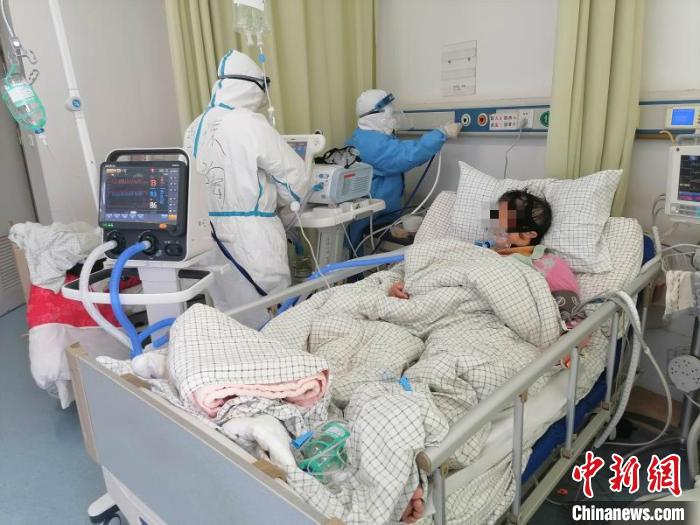 四川援助湖北醫(yī)生：幫患者打開心結(jié)，也是“良藥”