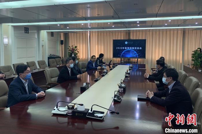 寧夏大學(xué)2020年春季首場(chǎng)綜合類(lèi)“網(wǎng)絡(luò)雙選會(huì)”現(xiàn)場(chǎng)?！±钆迳?攝