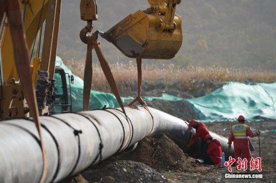 資料圖：天然氣管道施工現(xiàn)場。<a target='_blank'  data-cke-saved- >中新社</a>記者 蘇丹 攝