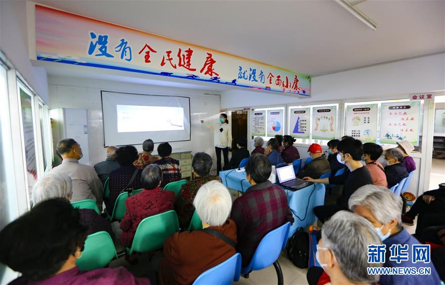 （新華全媒頭條·兩會精神看落實·圖文互動）（3）整體謀劃、系統(tǒng)升級、全面提升——落實全國兩會精神織牢織密公共衛(wèi)生防護網