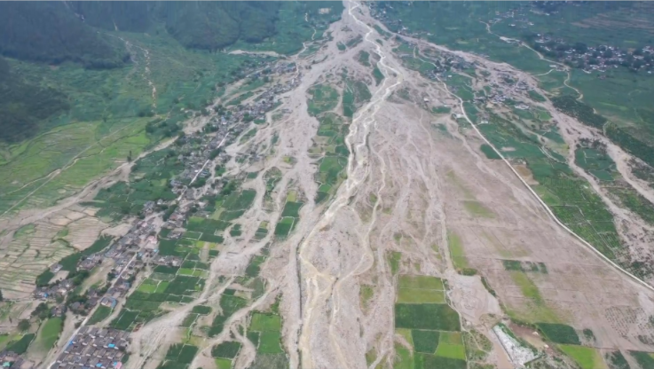 ▲圖為涼山冕寧山洪現(xiàn)場(chǎng)，來源：四川消防。