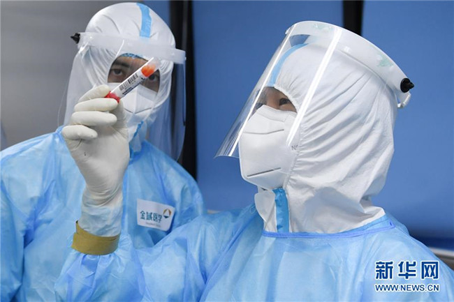 （新華全媒頭條·圖文互動(dòng)）（10）首都再戰(zhàn)“疫”，難忘40天——寫(xiě)在北京應(yīng)急響應(yīng)級(jí)別降級(jí)之際 