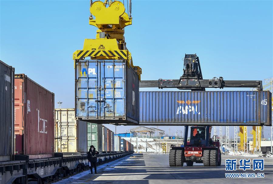 （新華全媒頭條·圖文互動(dòng)）（14）旗引天山南北　譜寫發(fā)展新篇——以習(xí)近平同志為核心的黨中央關(guān)心新疆工作紀(jì)實(shí)