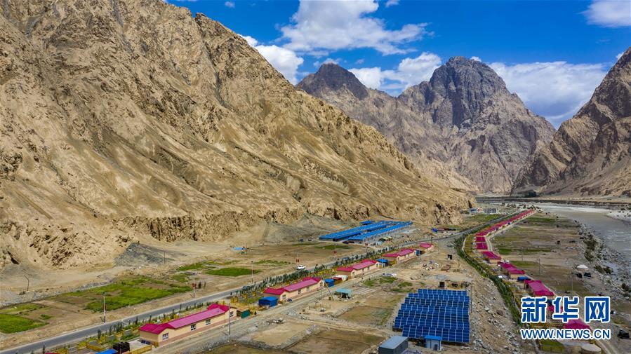 （新華全媒頭條·圖文互動(dòng)）（6）旗引天山南北　譜寫發(fā)展新篇——以習(xí)近平同志為核心的黨中央關(guān)心新疆工作紀(jì)實(shí)