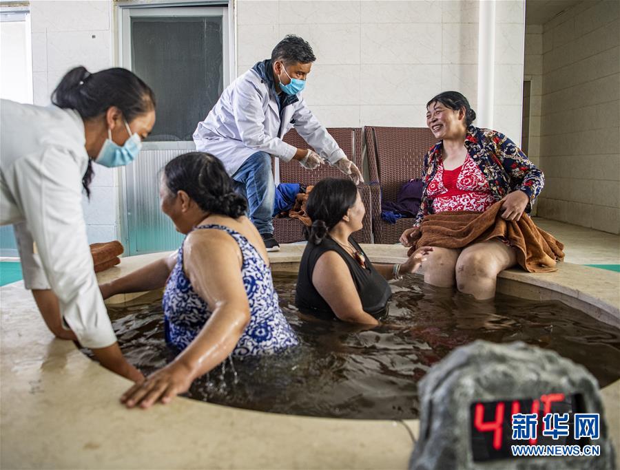 （新華全媒頭條·走向我們的小康生活·圖文互動(dòng)）（10）扎西德勒，我們的新家園——西藏易地扶貧搬遷搬出幸福美好新生活