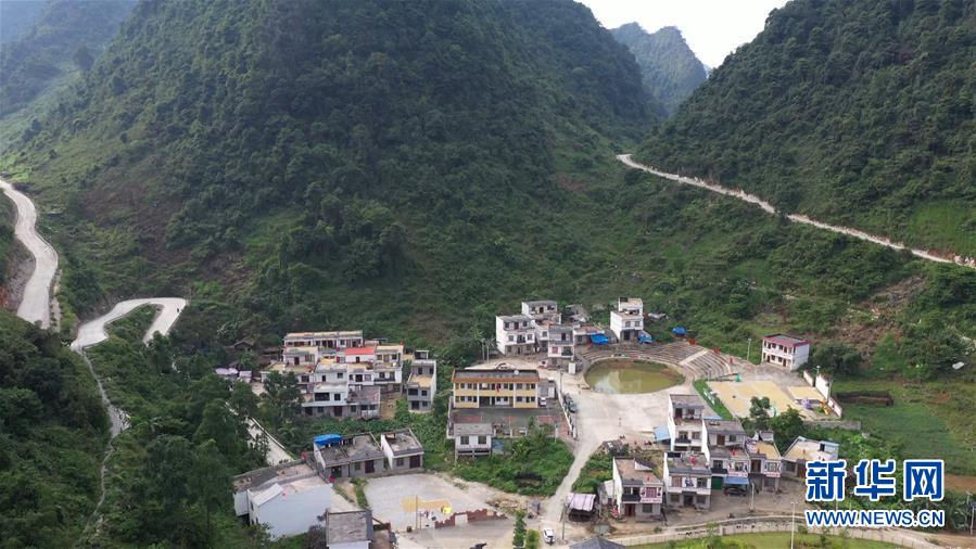 (新華全媒頭條·圖文互動)(1)木棉花開紅勝火——廣西千里邊境線脫貧紀實